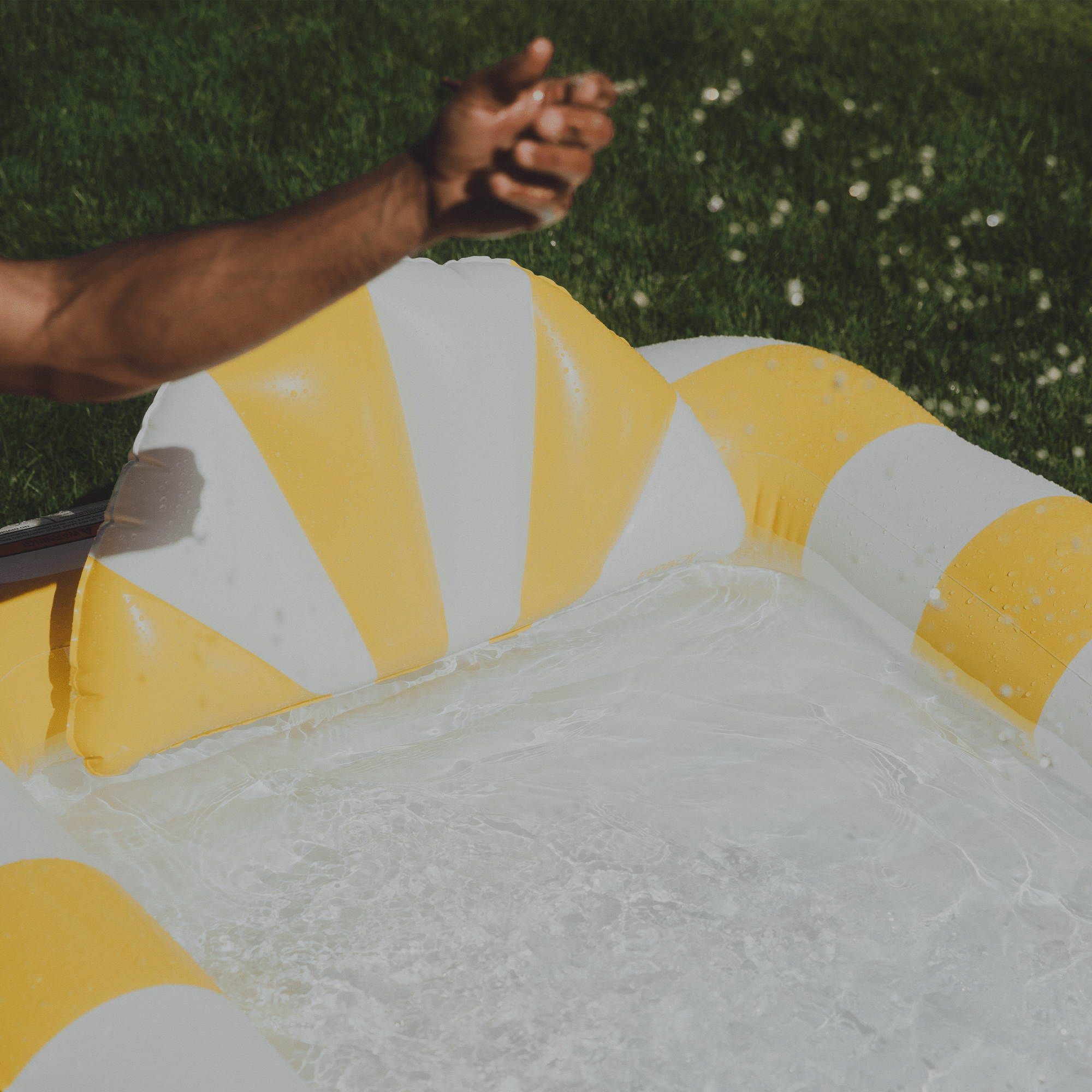 FUNBOY Tanning Pool Lounger: Yellow & White Stripes