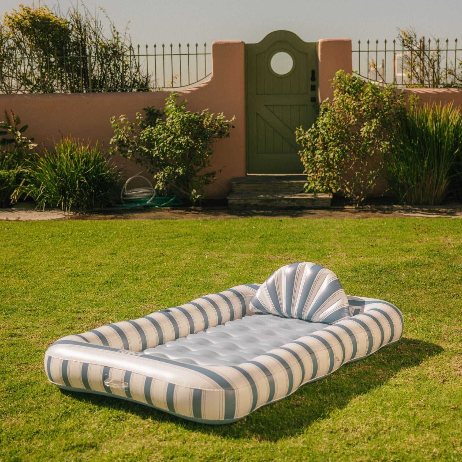 FUNBOY Tanning Pool Lounger: Blue & White Stripes