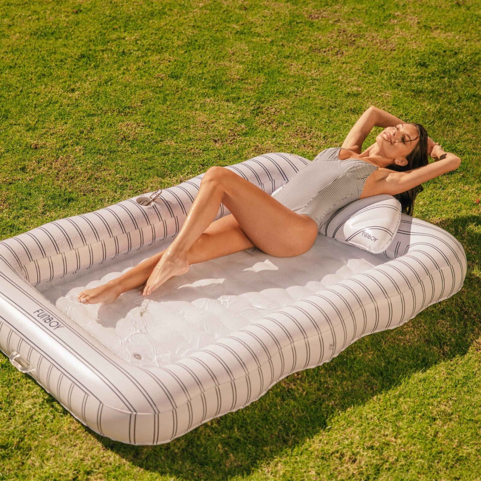 FUNBOY Tanning Pool Lounger: White & Navy Stripes