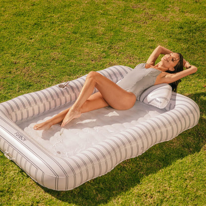FUNBOY Tanning Pool Lounger: White & Navy Stripes