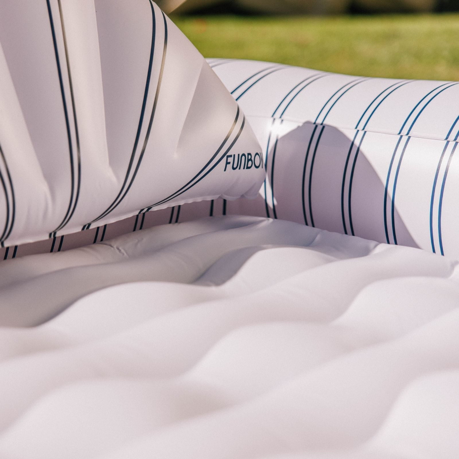 FUNBOY Tanning Pool Lounger: White & Navy Stripes