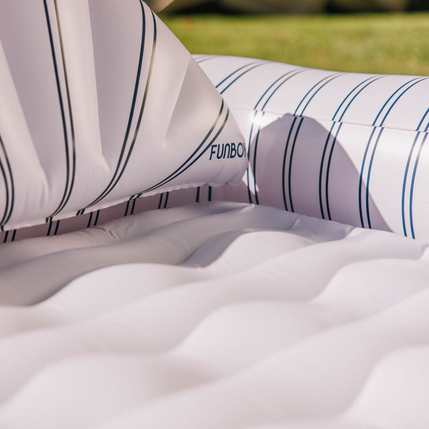 FUNBOY Tanning Pool Lounger: White & Navy Stripes