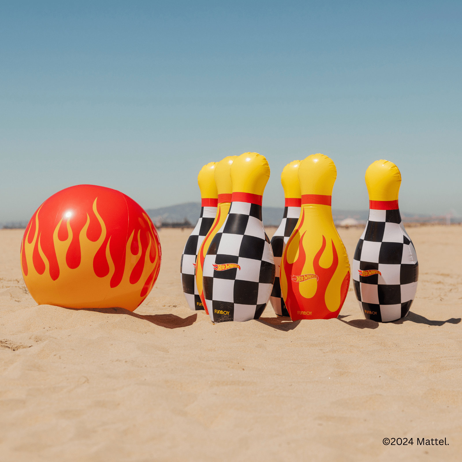 FUNBOY Hot Wheels Checkered Flame Backyard Bowling Set