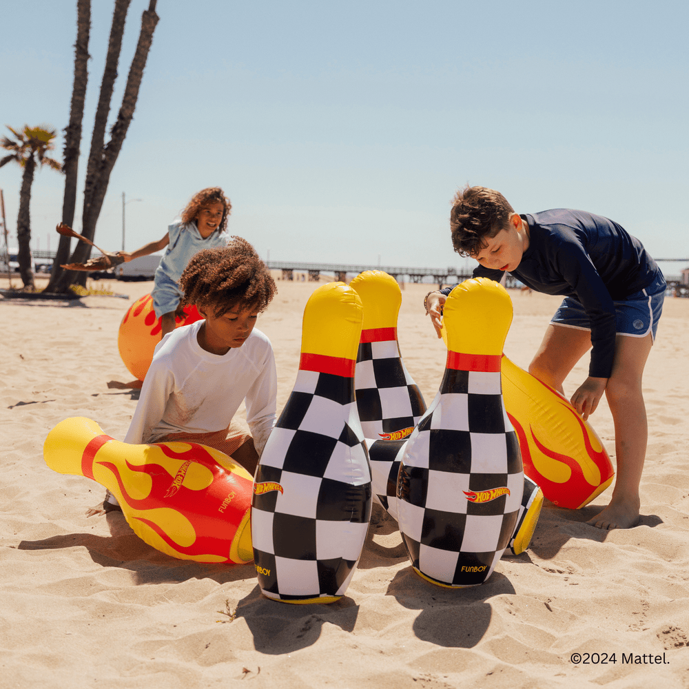 FUNBOY Hot Wheels Checkered Flame Backyard Bowling Set