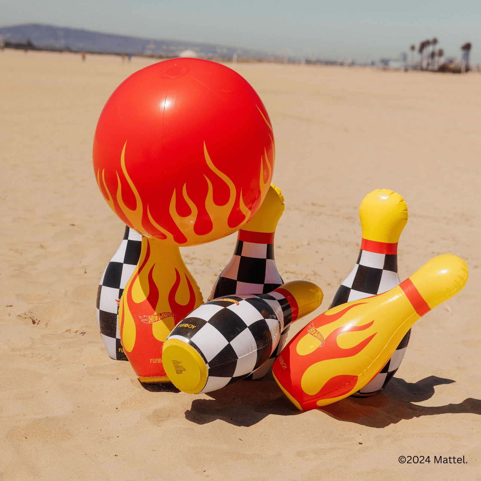 FUNBOY Hot Wheels Checkered Flame Backyard Bowling Set